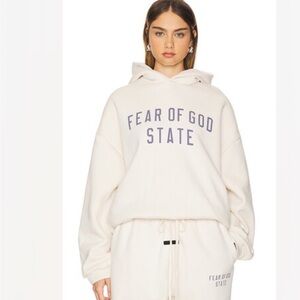 FEAR OF GOD ESSENTIALS
Color: Shell Fleece Hoodie in Shell Size L unisex used